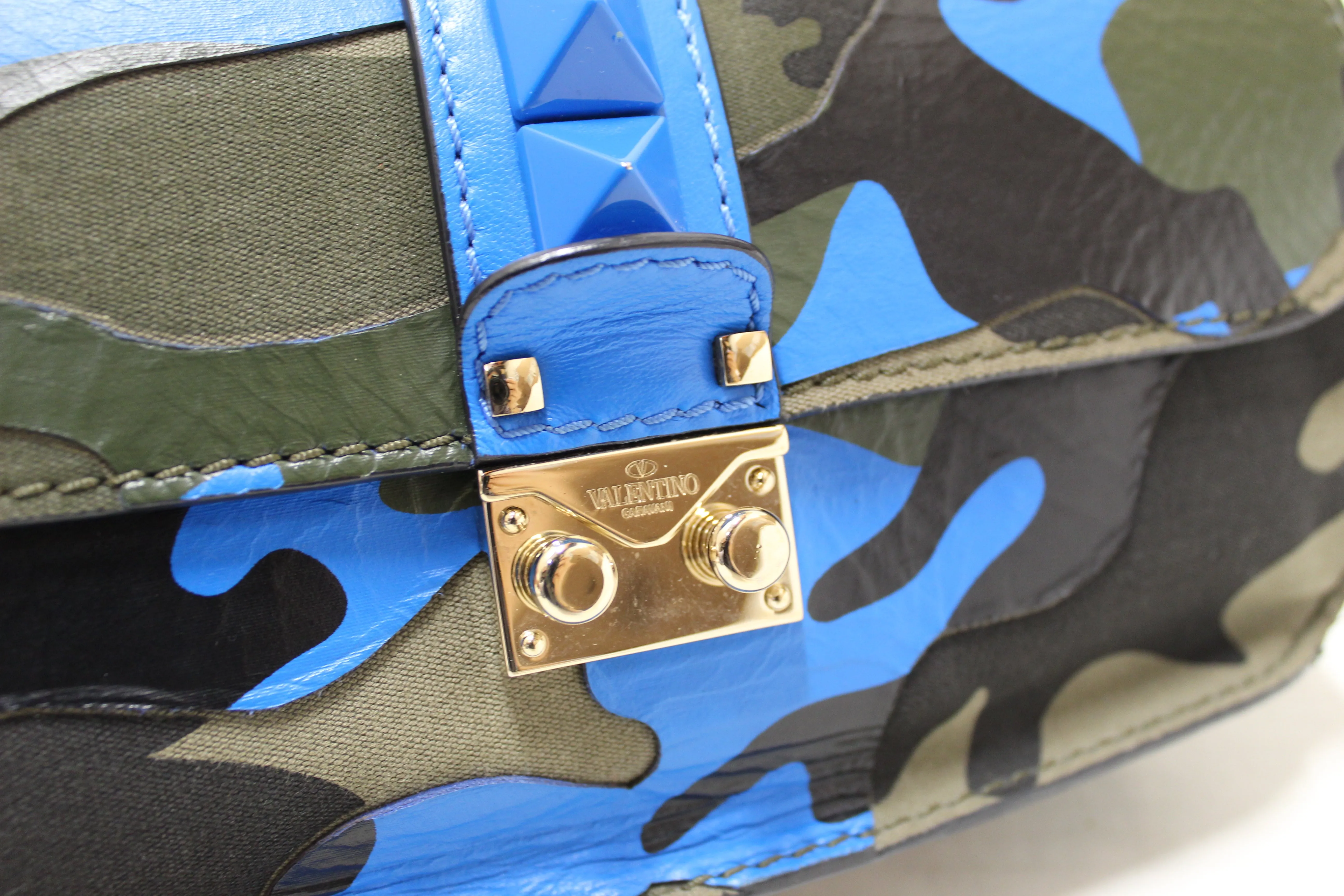 Authentic Valentino Garavani Blue Nappa Canvas Camouflage Medium Glam Lock Rockstud Flap