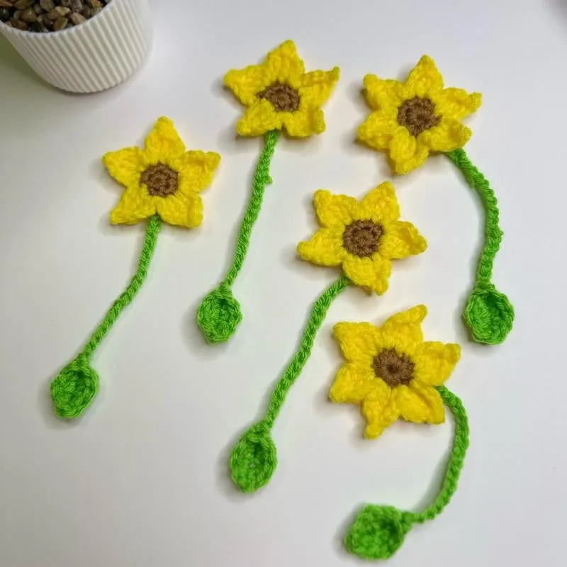 Crochet Floral Bookmark, Cute Hair Accessory, Perfect Gift for Flower Lovers, Unique Gift for Her, Car, Phone and Bag Decor, Bible Bookmark