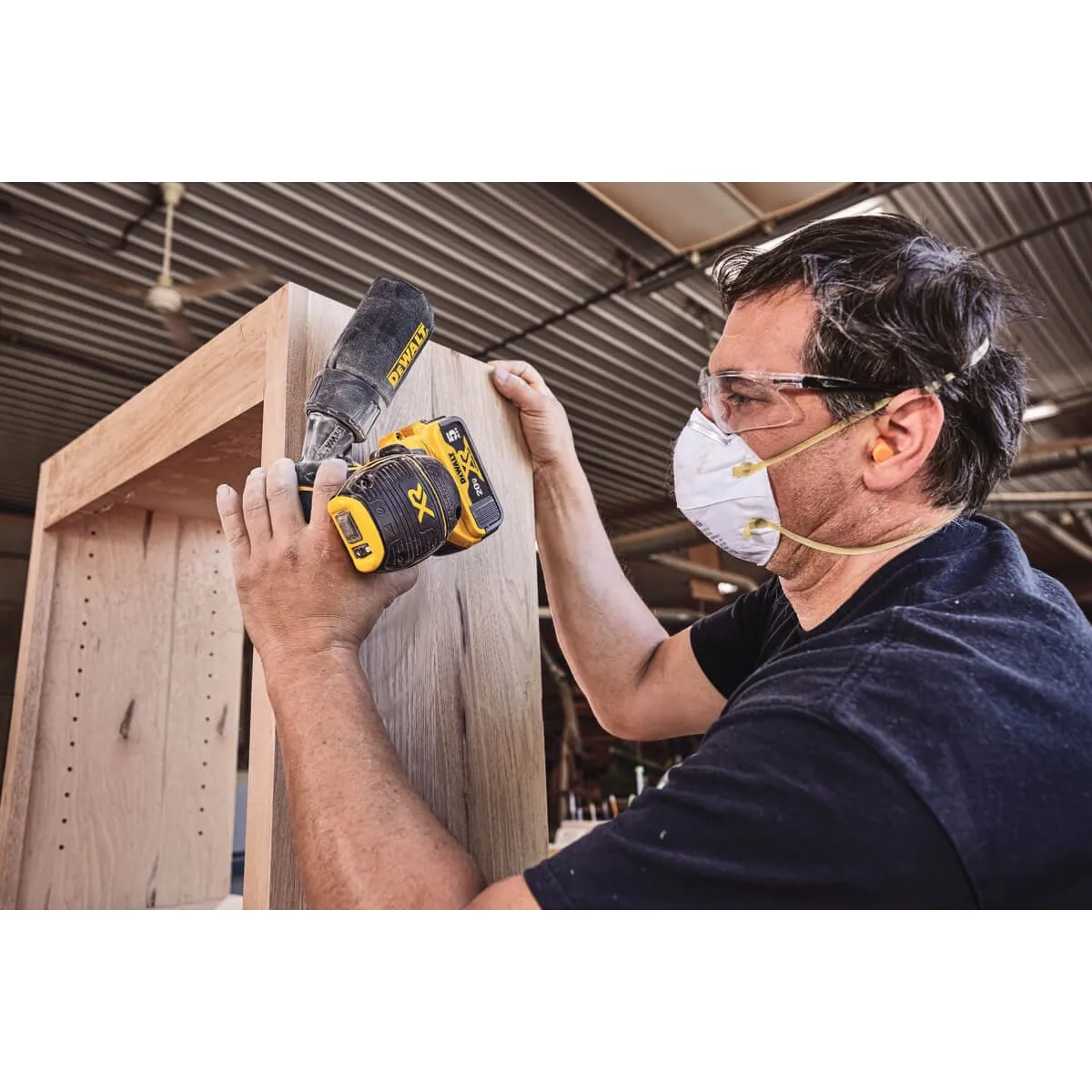 DEWALT DCW210B - 20V MAX BL 5" Random Orbit Sander  (BARE) Sander