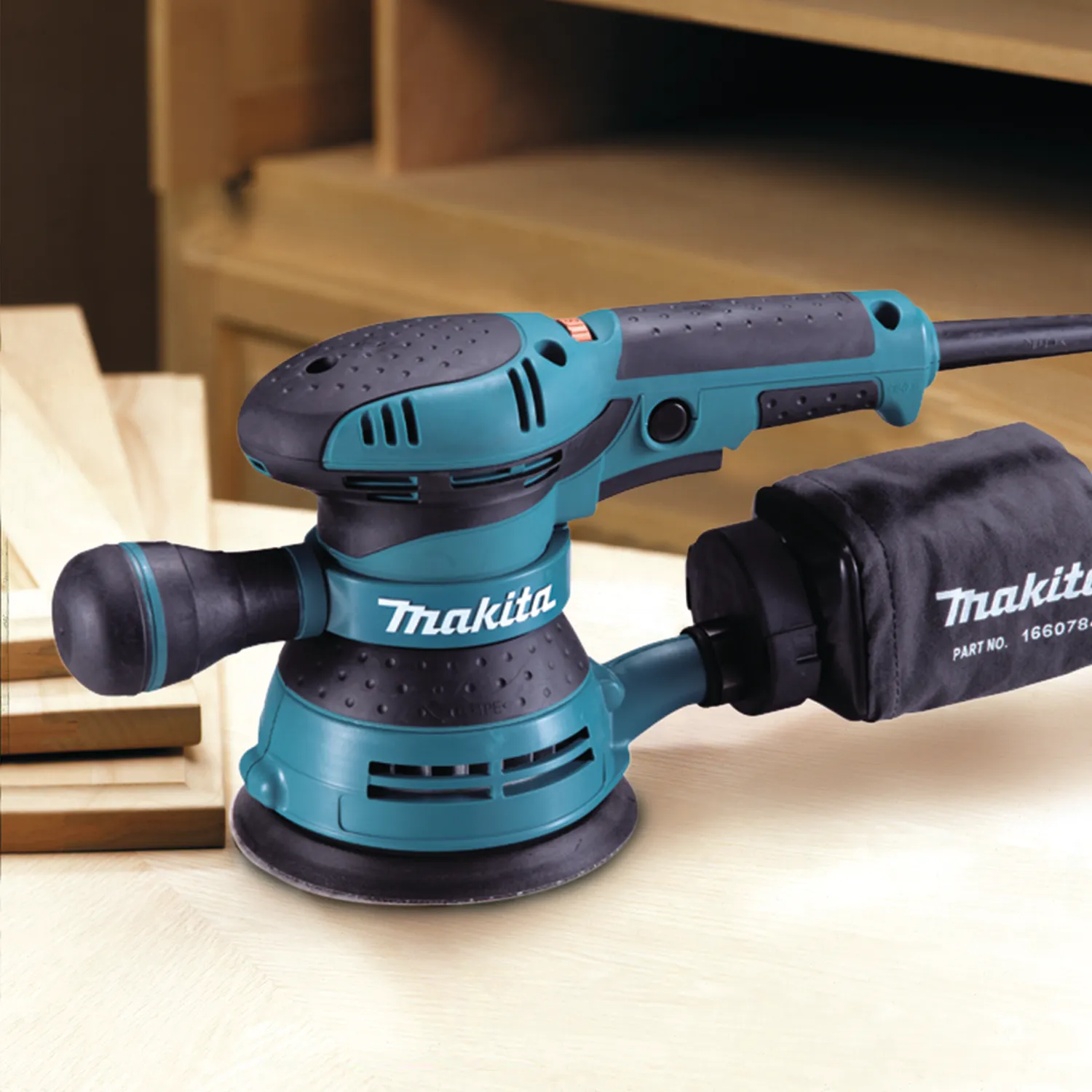 Makita (BO5041) 5” Random Orbit Sander, Variable Speed