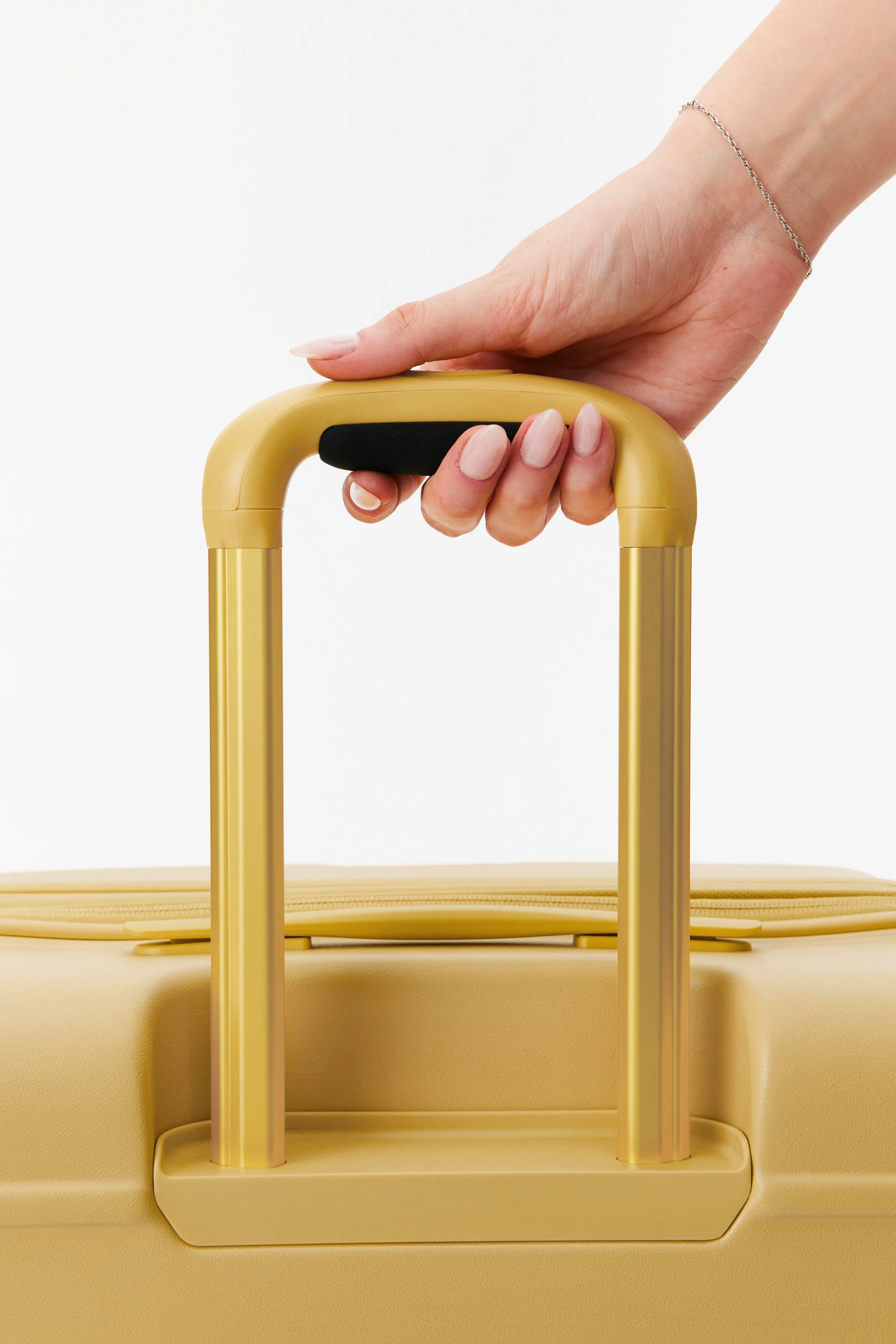 The Large Check-In Roller in Honey