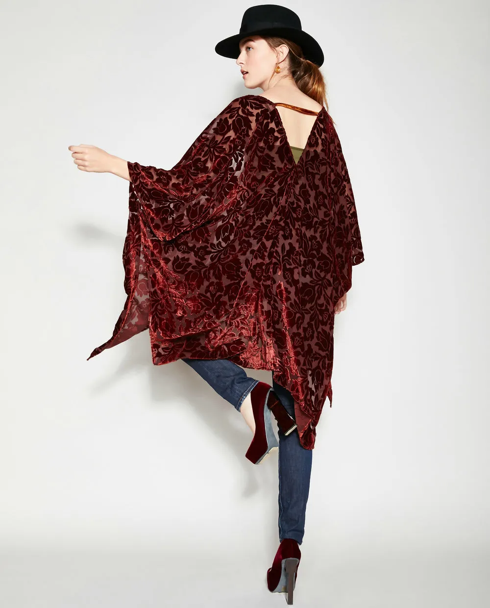 THE LEANDRA VELVET KIMONO