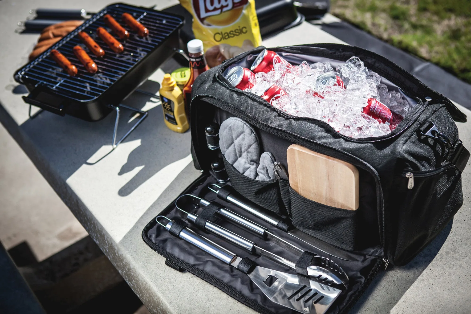 Washington Huskies - BBQ Kit Grill Set & Cooler